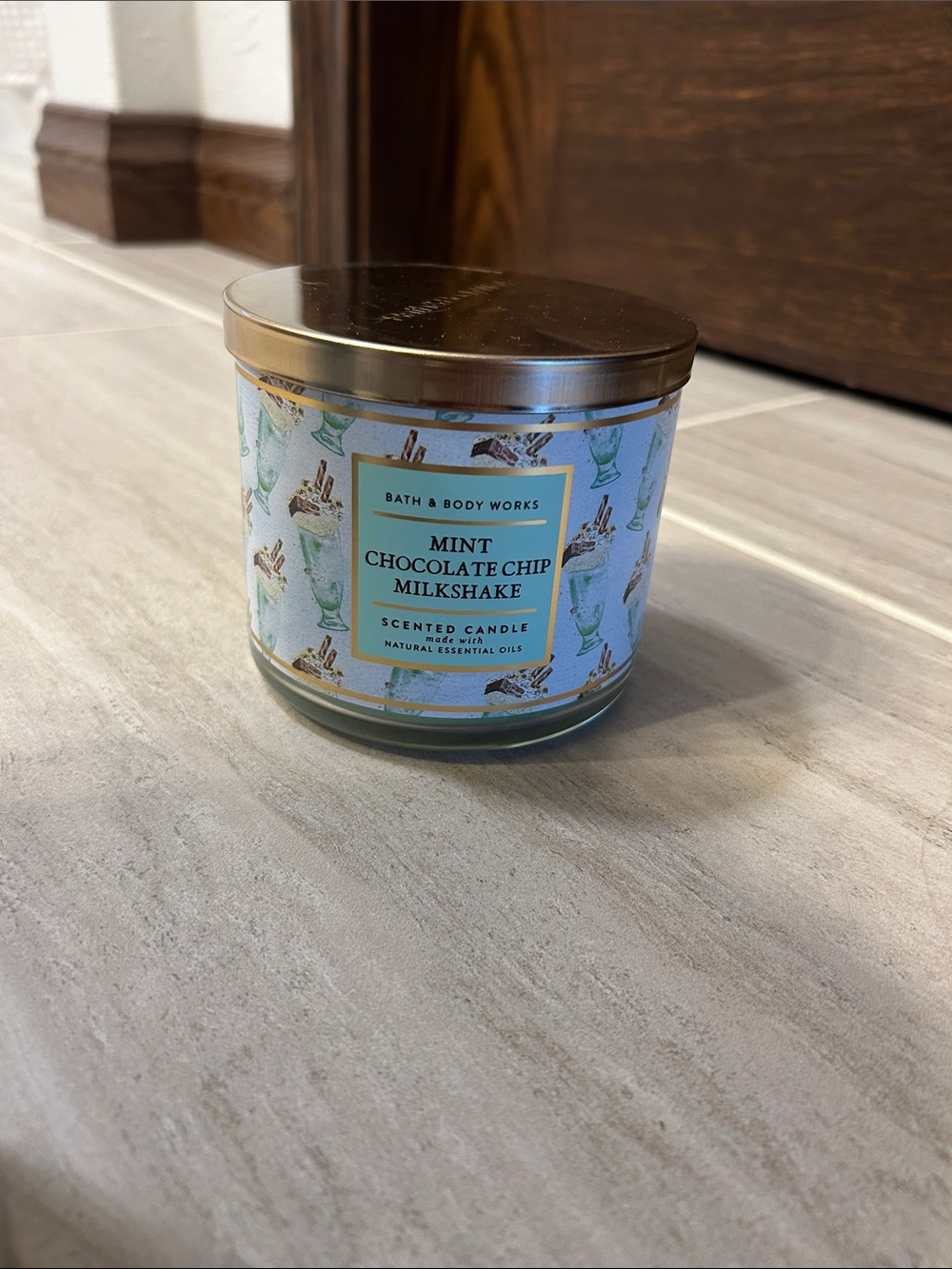Bath & Body Works Mint Chocolate Chip Milkshake Candle - Mint, Gold